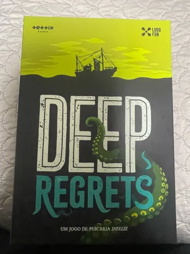 Vendo board game Deep Regrets ( envio sleeves separados inclusos).