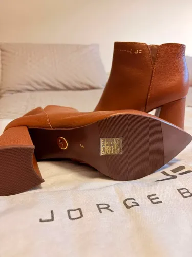 Bota Jorge Bischoff nova