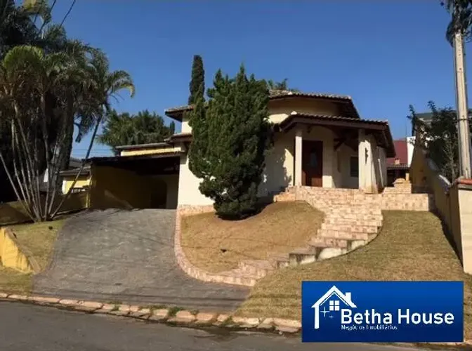 Excelente Casa Para Locação em Condomínio.