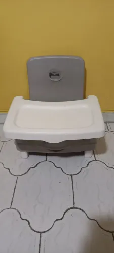 Cadeira de alimentação usada