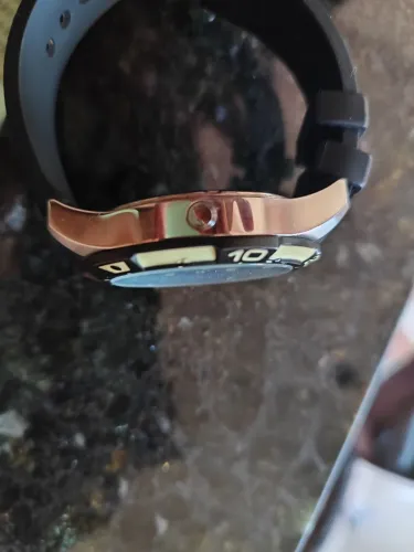 Relógio techno Aqua, sofisticado para 300 metros de profundidade.