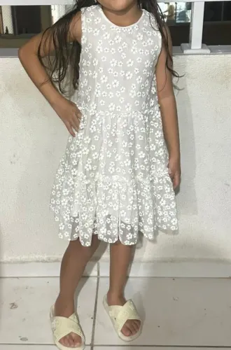 Vendo um lindo vestido infantil
