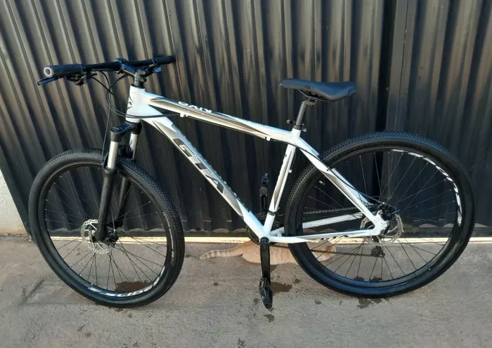 Bicicleta aro 29 zerada, com nota, só pegar e andar, não troco, retirada em águas lindas