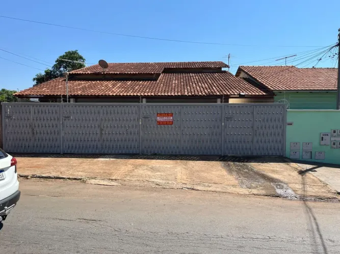 Aluga-se casa no setor balneário meia ponte