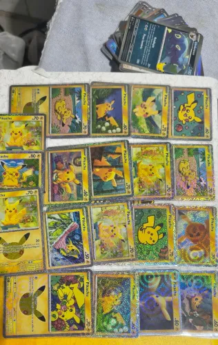 Bulk de 30 anos 19 Pikachu 60 cartas