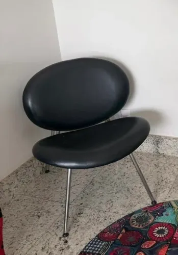 Poltrona moderna preta 