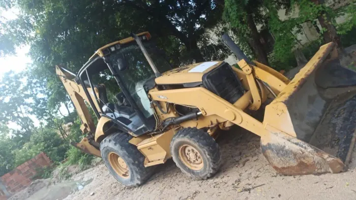 Retroescavadeira Caterpillar 416 E - 4x2