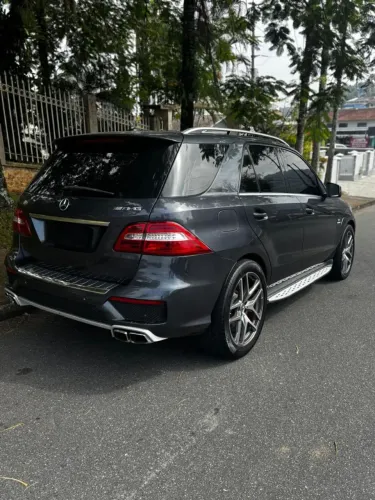 Mercedes-Benz ML-63 AMG 5.5 V8 Bi-turbo Aut. 2013