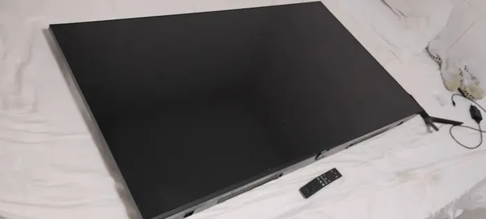 TV Samsung UN50TU8000G 50" com defeito