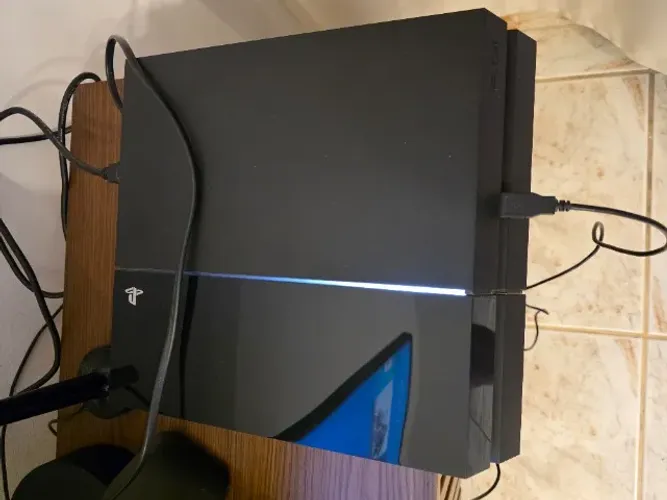 PlayStation 4 Usado muito bem conservado + muitos Jogos Incríveis