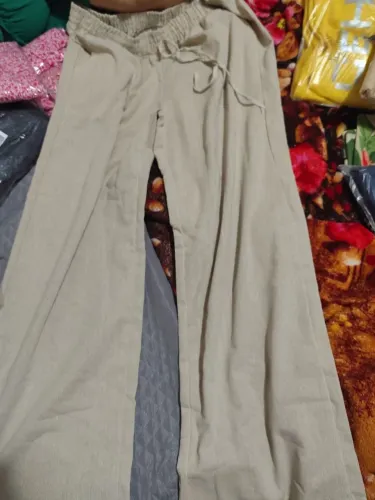 calça bege de perna larga, pantalona linho