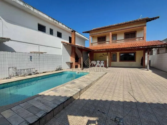 Sobrado com piscina e área gourmet à venda, 215 m² por R$ 740.000 - Solemar - Praia Grande