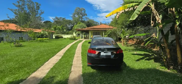 LINDA CHÁCARA DE 2000 M² À VENDA COM ÓTIMA ÁREA DE LAZER.