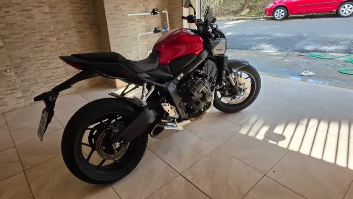 Cb 650 E-clutch 2026, único dono 1700km