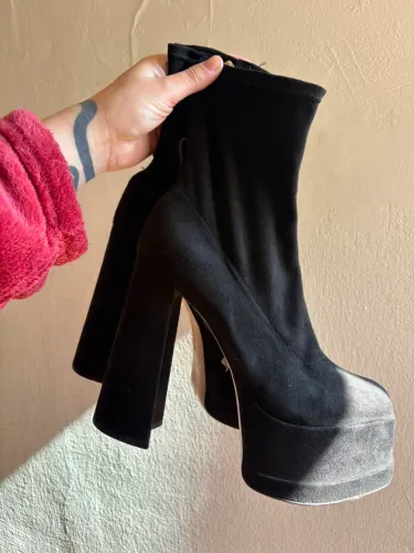 Bota preta Schütz 