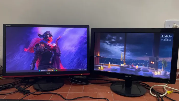 Dois monitores 