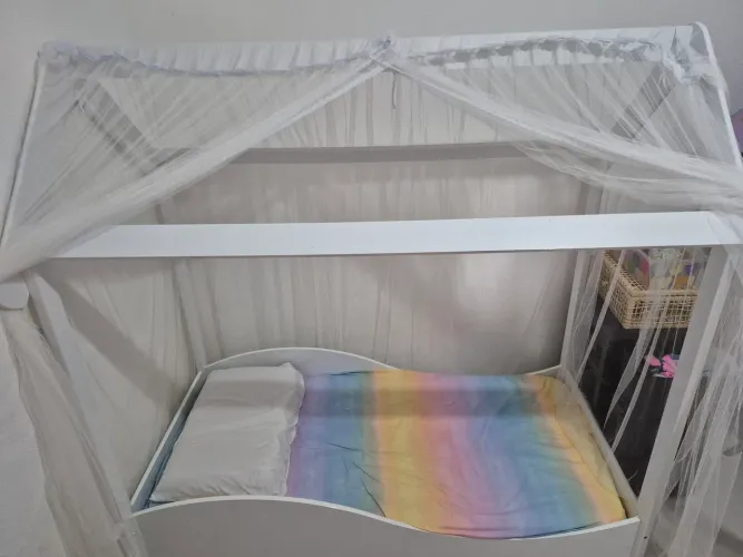 Cama montessoriana infantil