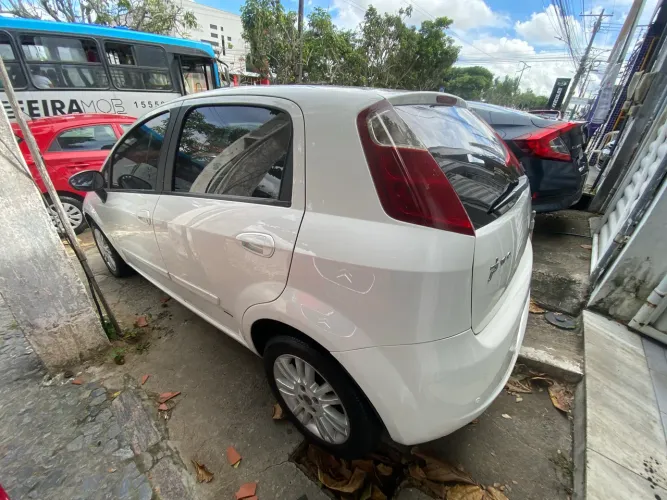 Fiat Punto Attractive 1.4 Fire Flex 8V 5P 2012