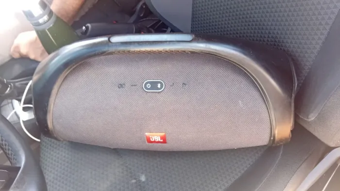 Vendo caixa JBL e uma TV 32 polegadas..
