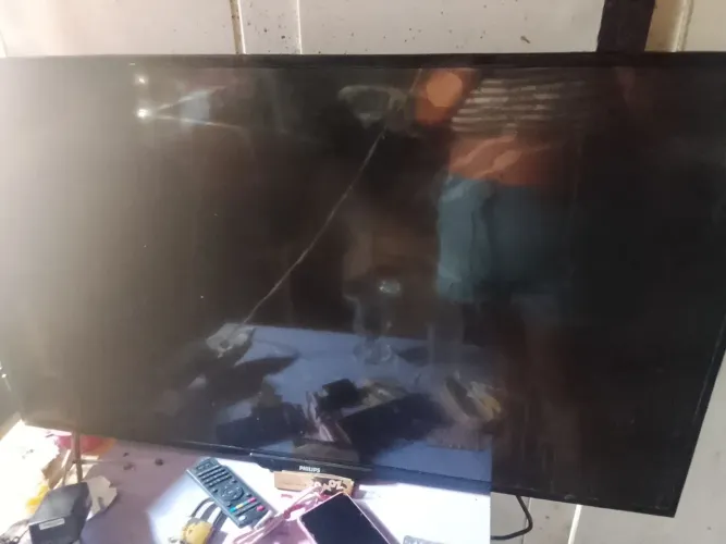 Tv smart 43 polegadas com defeito da pra aproveitar peças