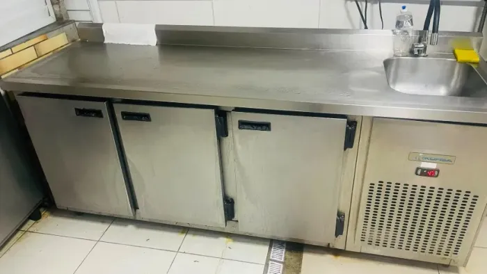 Balcão Refrigerado Inox Kofisa 3 Portas com Pia