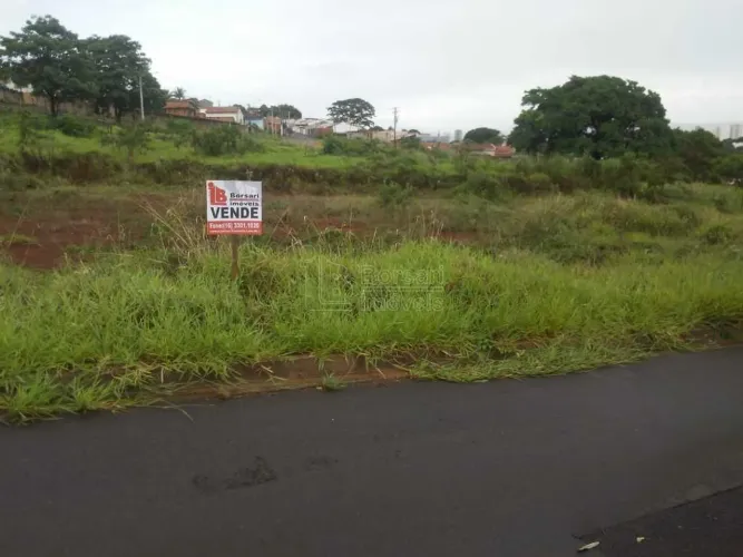 Venda de Terreno / Padrão na cidade de Araraquara
