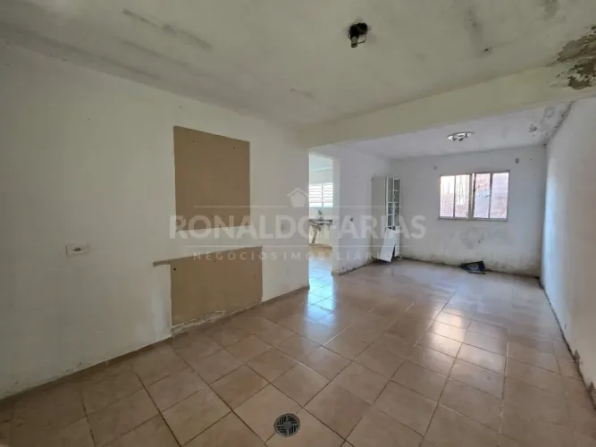 Casa para Locação no Jardim Eliana com 3 Dormitórios e 2 Vagas de Garagem