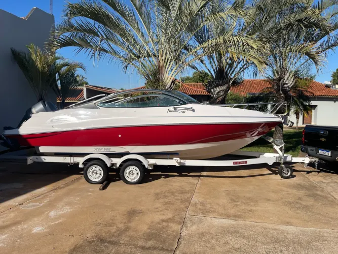Lancha Focker 240