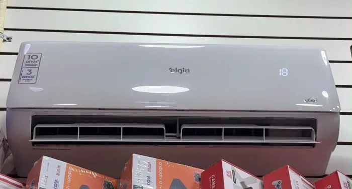 Ar-Condicionado Elgin 12.000 BTU?s estado de zero com um pequeno defeito.