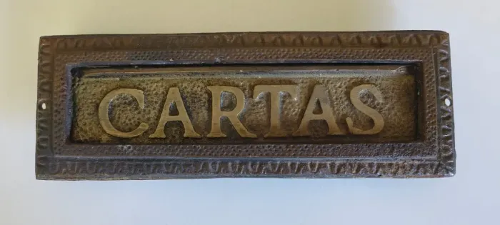 FRENTE de Caixa de Correios (Porta-Cartas) Clássica em Metal - Estilo Vintage Elegante