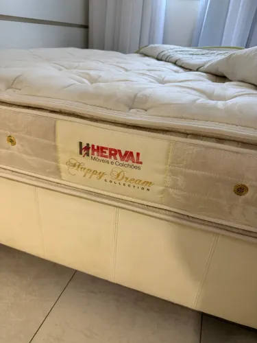 Conjunto: Box, colchão, cabeceira e 1 criado mudo