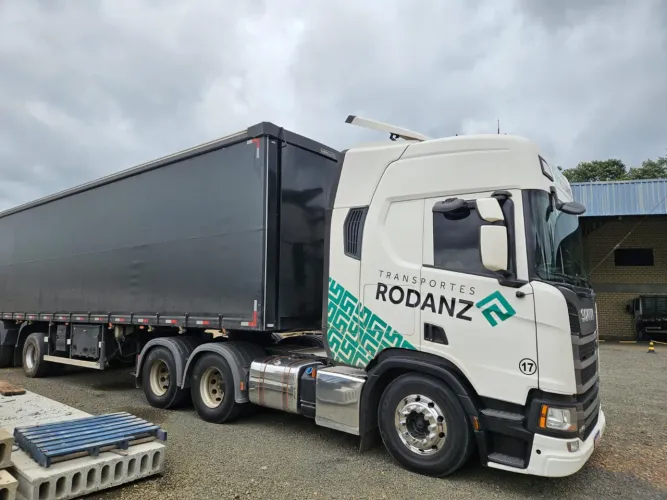 Scania 2022 R 540 6x4 teto alto completo