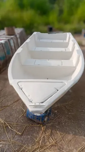 Vendo barco corisco novo. Sem motor 