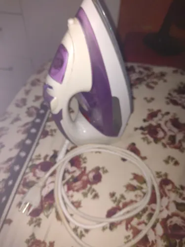Ferro de passar a vapor de cerâmica