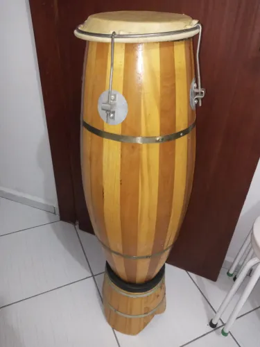 Vende-se Atabaque Rum. Somente para vender.