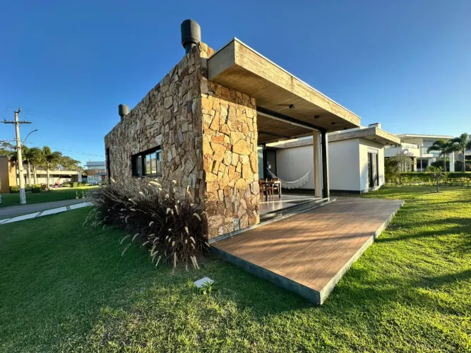 Casa Térrea à venda com 256m2 e 4 suítes no Condominio Ocean Side em Torres RS