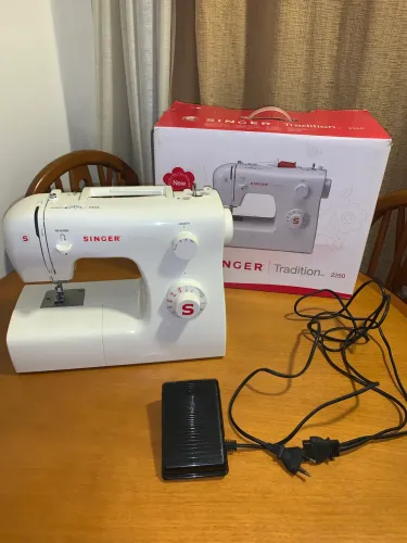 Máquina de Costura Singer Tradition 2250