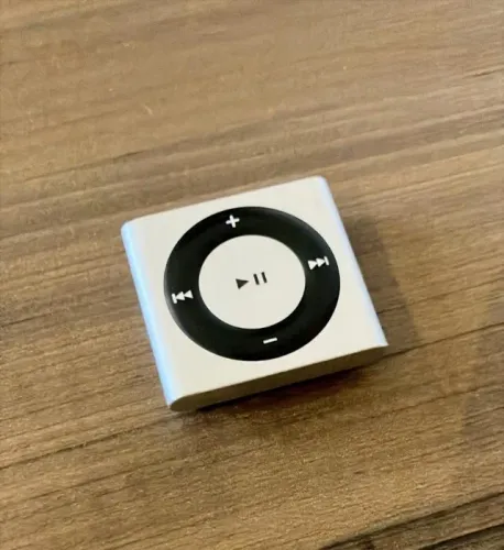iPod Shuffle Apple 2GB Prata - Completo (Fone + Cabo) Excelente Estado
