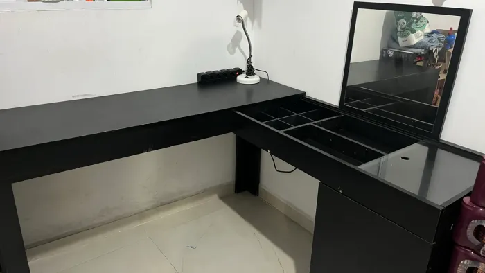 Escrivaninha Penteadeira de Canto com Espelho - 136cm