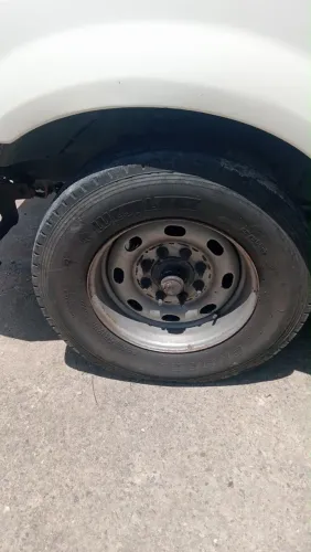 Vendo 2 rodas com pneus