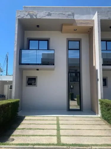 Casa com 03 quartos a venda no Eusebio