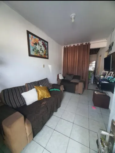 Casa com 2/4 mais Ponto Comercial 