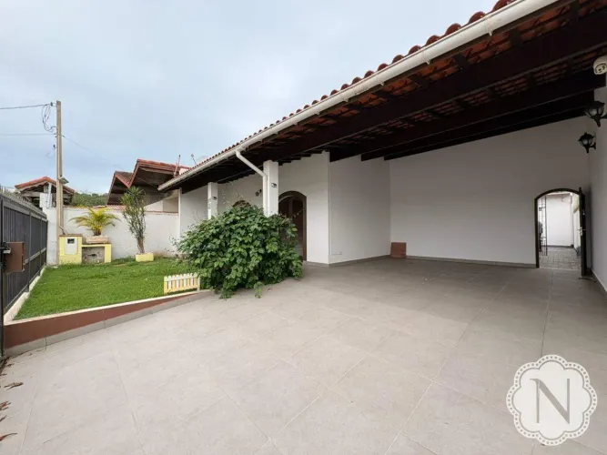 Casa à venda no Cibratel 1 com 2 quartos, edícula e 4 vagas, a 500m da praia  Itanhaém