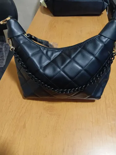 Bolsa estilo meia lua preta com 2 alcas