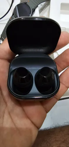 Vendendo..Galaxy watch 7 e buds core! Os dois novinhos e sem defeitos