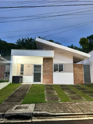 Vendo Belíssima casa no Cond. Vita Clube House