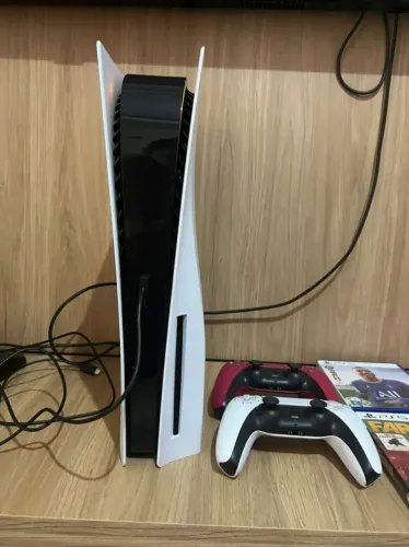 Sony PS5 825GB com 2 Controles 2 Jogos