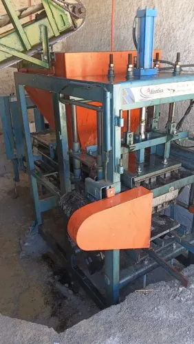 Máquina Hidráulica de Blocos Pavimentos MOD.432 HATL01 Funil