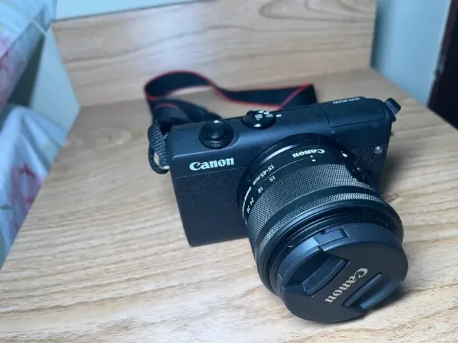 Câmera Cânon M200