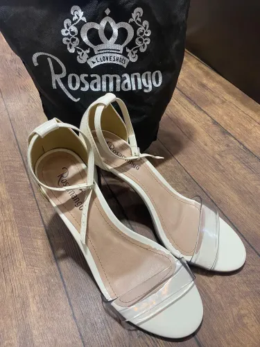 Sandália de saltinho Branca